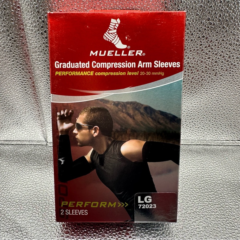 Mueller Graduated Compression Performance Arm Sleeves, Pair, Black Size Large‎